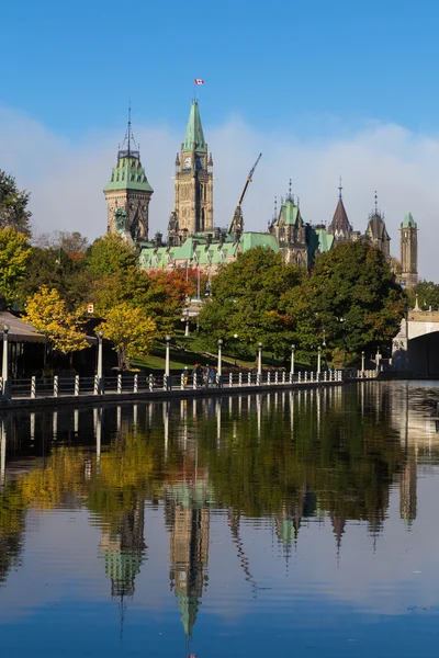 Parliament Hill from the Rideau Canal — Stock Photo, Image