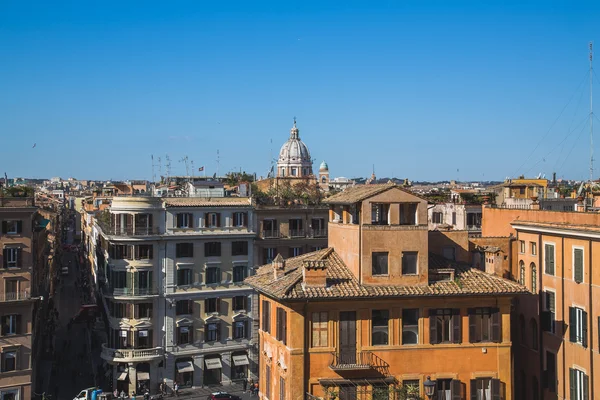 Высокий вид на здания в Риме — стоковое фото