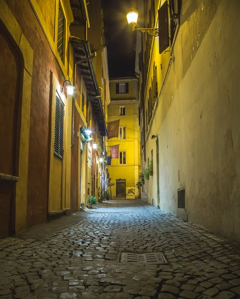 Straßen von Rom bei Nacht — Stockfoto