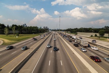 Toronto 401 karayolu ve trafik