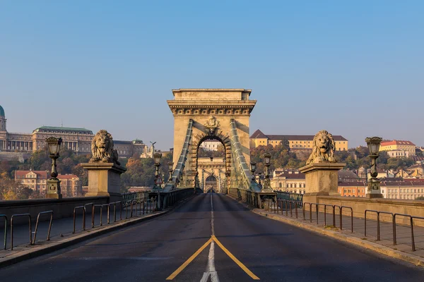 Chain Bridge in Budapest during the Day — Stock Photo, Image