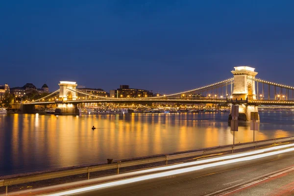 Pont de la Chaîne Szechenyi à Budapest la nuit — Photo