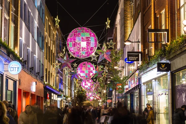 Carnaby Street vid jul — Stockfoto