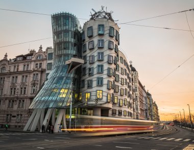 Gün boyunca evde (Fred ve Ginger) Prag dans