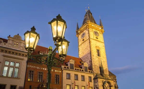 Torre del Reloj del Ayuntamiento Antiguo al anochecer — Foto de Stock