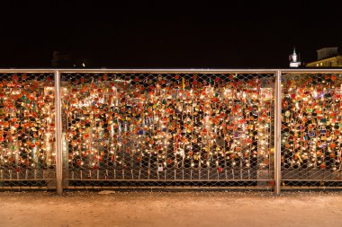 Salzburg gece Makartsteg köprüyü kilitler