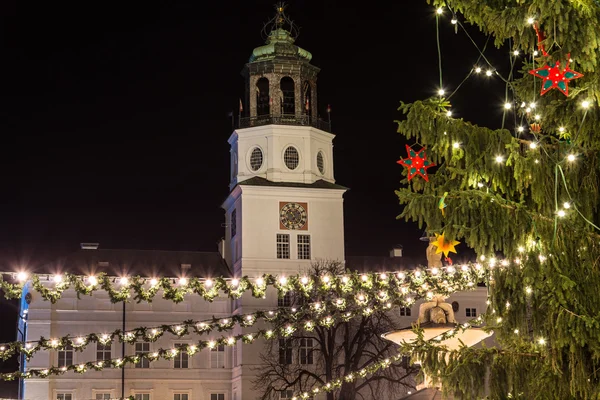 Marché de Noël de Salzbourg sur la Residenzplatz la nuit — Photo