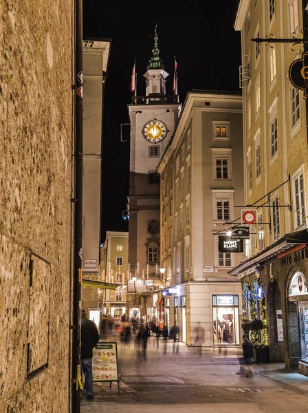 Judengasse en Kranzlmarkt in Salzburg in de nacht — Stockfoto