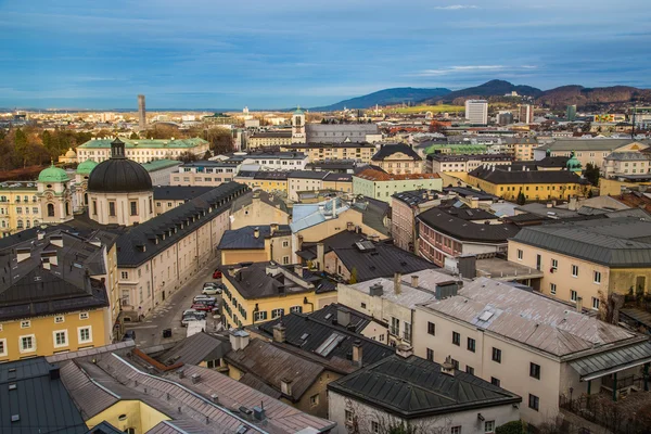 Vista alta de edificios en Salzburgo Austria — Foto de Stock