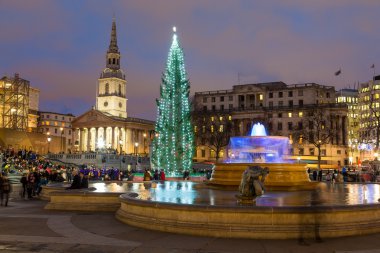 Noel'de Londra'da Trafalgar Meydanı