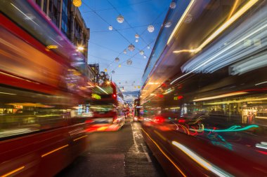 Oxford Circus Noel'de trafiğini