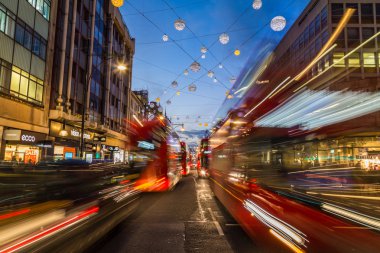 Oxford Circus Noel'de trafiğini
