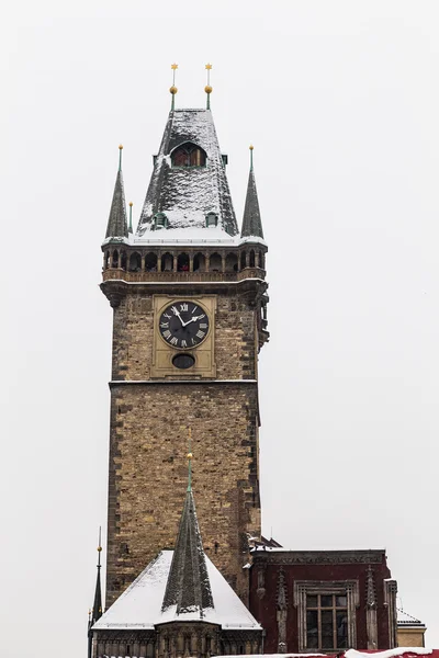Часовая башня на Староместской площади — стоковое фото