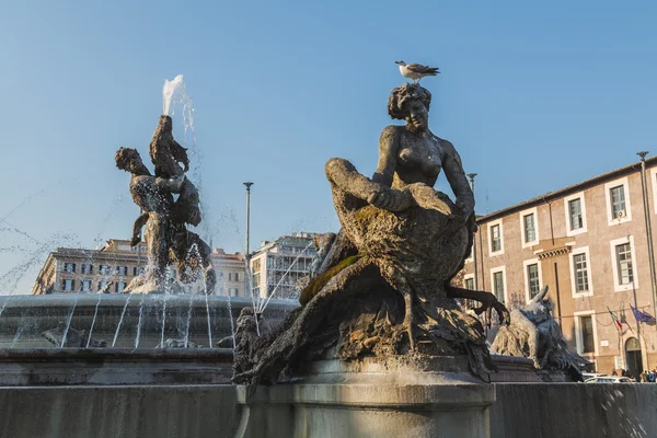 Fontanna nimfy wodne na piazza della repubblica — Zdjęcie stockowe