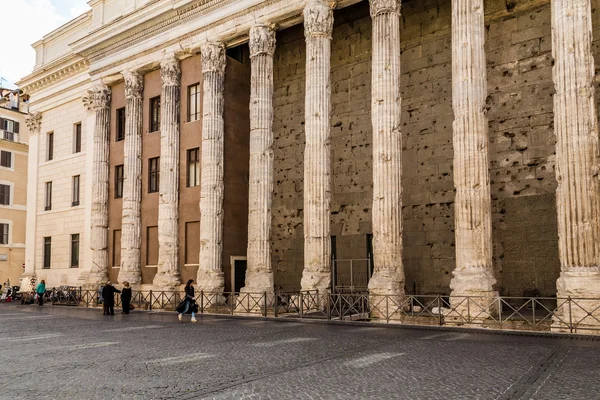 Templo de Adriano, Il Tempio di Adriano —  Fotos de Stock