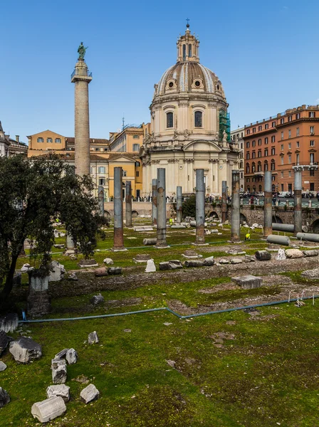 Traianus fórum (Foro Di Traiano) és Traianus-oszlop — Stock Fotó