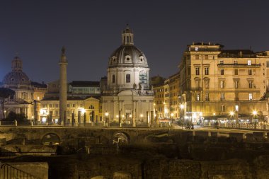 Trajan Forumu (Foro Di Borghese'nin) ve Trajan'ın sütun geceleri