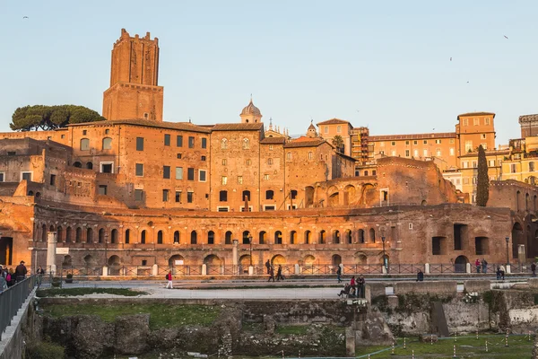 Ruinele pieței lui Traian (Mercati di Traiano) din Roma în timpul soarelui — Fotografie, imagine de stoc