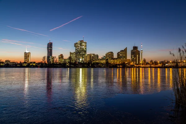 Alte Donau télen Bécsben — Stock Fotó