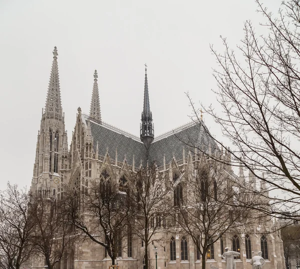 Iglesia Votice en Viena en invierno con nieve — Foto de Stock
