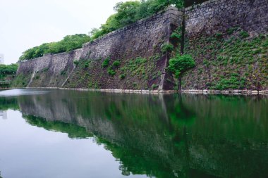 Osaka, Japonya: Suyla duvar ve çukur ve Osaka Kalesi 'nin tepesi