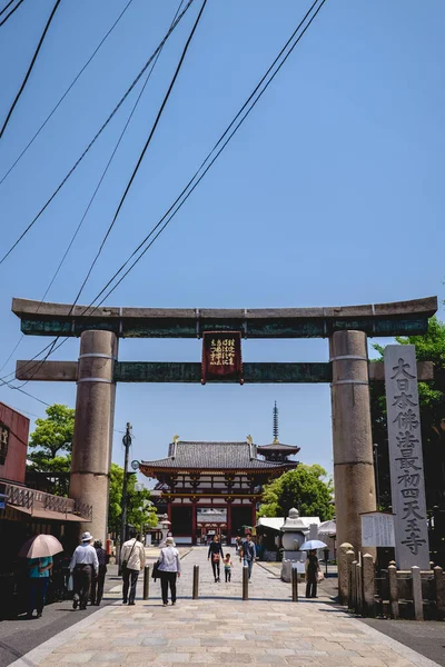 Osaka Japão Bela Grande Entrada Portão Pedra Torii Templo Budista — Fotografia de Stock