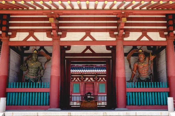 Гарні Ворота Величезними Охоронцями Храмі Будди Осака Японія — стокове фото