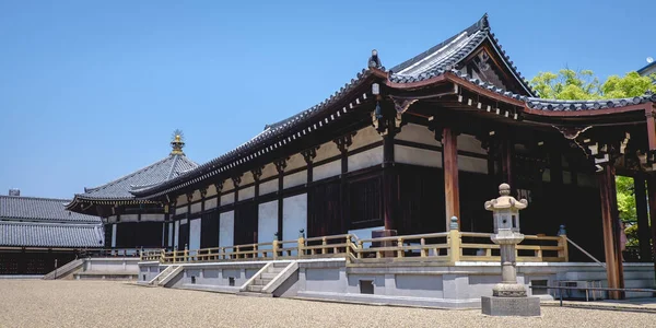 Shitennoji Templo Budista Pavilhão Lâmpada Pedra Dia Ensolarado Osaka Japão — Fotografia de Stock