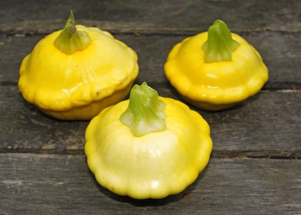 Yellow Patissons on a wooden table — Stock Photo, Image