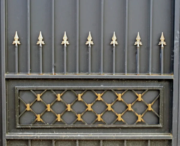 Gesmeed metaal poort als achtergrond — Stockfoto