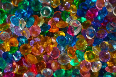 arka plan olarak renkli kristal kolye