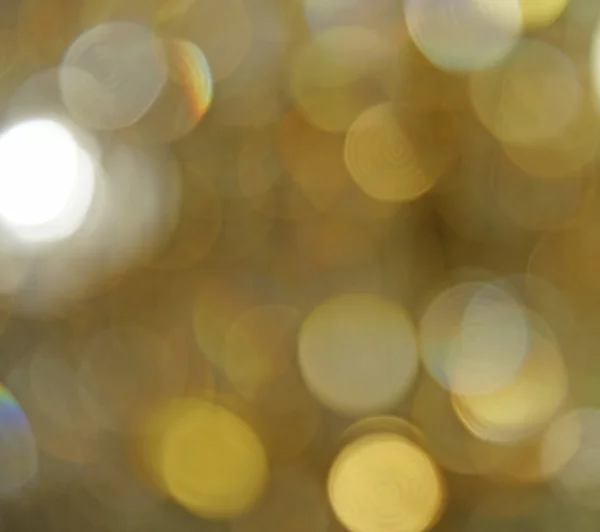 Manchas de luz dorada desenfocadas como fondo abstracto — Foto de Stock