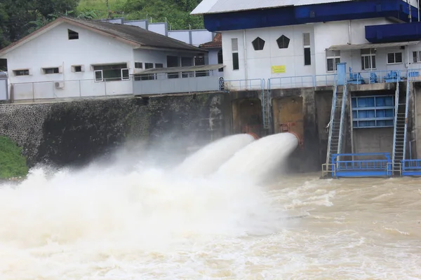 Water Flowing Offer Flood Gates Dam — Stock Photo, Image