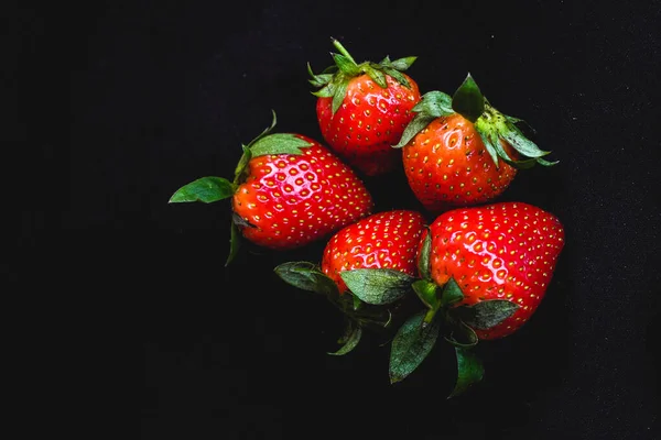 Fruta Fresca Fresa Baground Negro — Foto de Stock