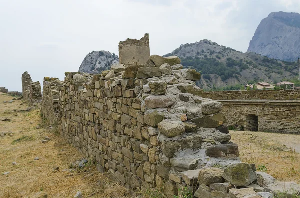 Eski kalenin kalıntıları.