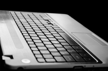 laptop klavye karanlıkta