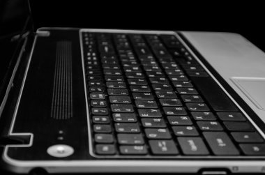 laptop klavye karanlıkta