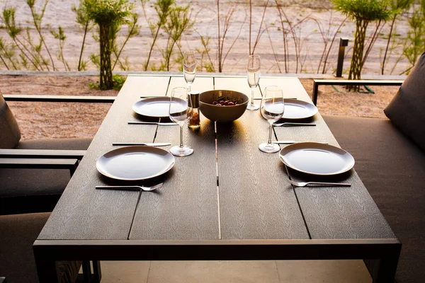 Mesa Para Cuatro Terraza Verano Terraza Verano Para Amigos Cena —  Fotos de Stock