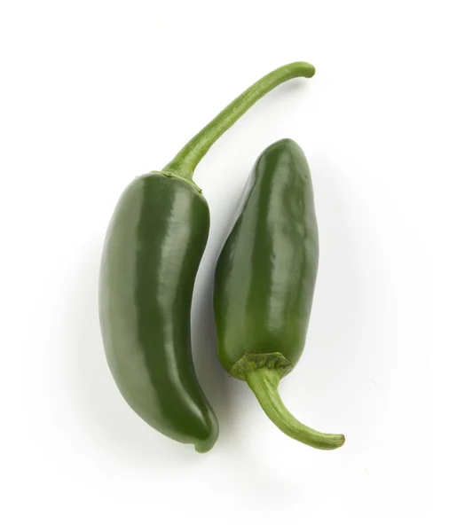 Groene paprika's op een witte ondergrond — Stockfoto