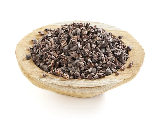 Stalówki kakao w misce drewniane — Zdjęcie stockowe