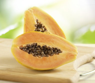Yarıya taze papaya