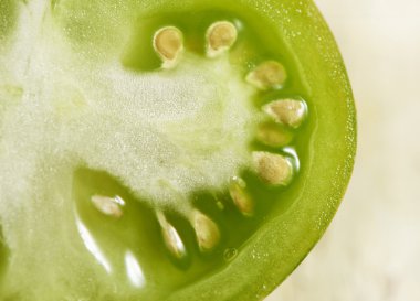 Dilimlenmiş kaplan domates makroyu oluşturan kapatın