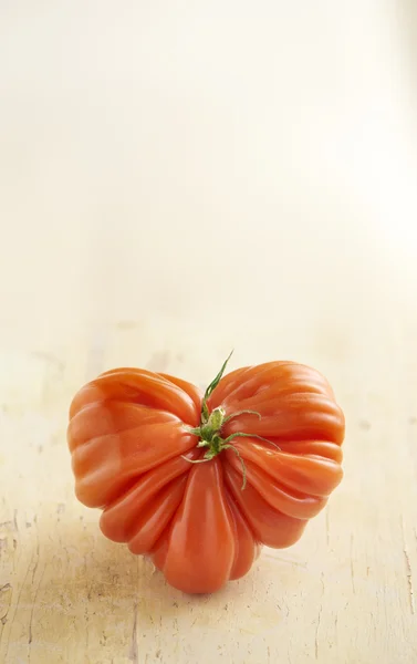 Srdce tvar coeur de boeuf rajče — Stock fotografie