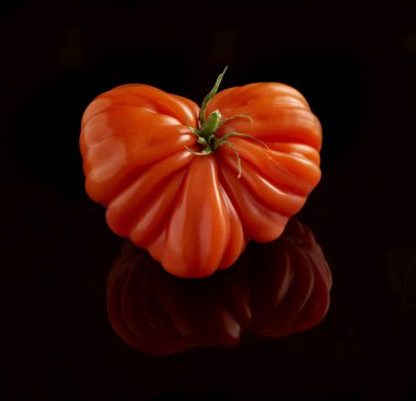 Olgun kırmızı Coeur de Boeuf veya biftek domates