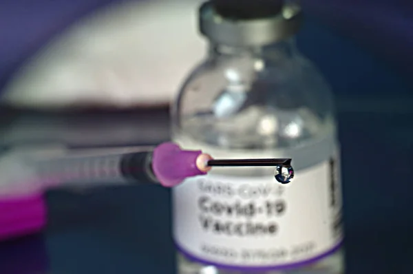 Covid Vakcina Adagot Tartalmazó Injekciós Üveg Fecskendő Gyógyszer Egészség Védőoltások — Stock Fotó