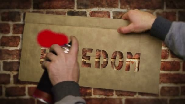 Vrijheid Spray Geschilderd Rode Inscriptie Bakstenen Muur Stedelijk Abstract Kunstwerk — Stockvideo