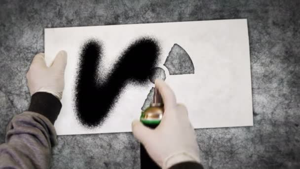 Radiación Energía Nuclear Símbolo Advertencia Spray Pintado Pared Hormigón Graffiti — Vídeo de stock