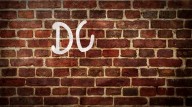 Duvara boyanmış tabela spreyinden vazgeçme. Graffiti sanatı konsepti pozitif motivasyon ve azim. Hava fırçası el boyası. Şehir soyut sanat eserleri.