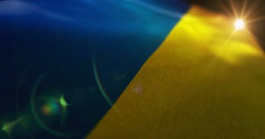 Ukrayna bayrağı sallıyor. Rüzgarda dalgalanan Ukrayna bayrağı pürüzsüz ve döngülü animasyon.