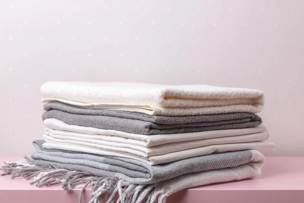 Stack Rolled Blankets Sheets Towels Table — Stock Photo, Image